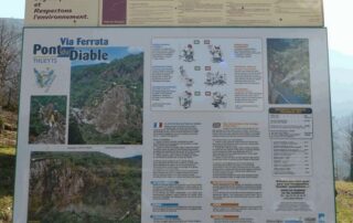 Thueyts - Panneau escalade et via ferrata ©OTASV