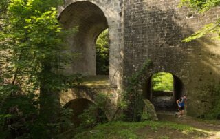 Thueyts - trail chaussée des géants - Ranc qualiou passage couvert ©S.BUGNON