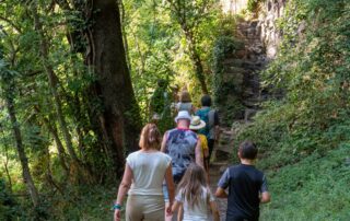 Thueyts - Échelle du roi, la montée en balade géologique ©sourcesetvolcans