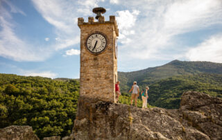Burzet - visite de la tour de l'horloge en été ©sourcesetvolcans