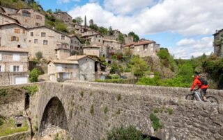 Jaujac - VTT sur le pont du Chastelas