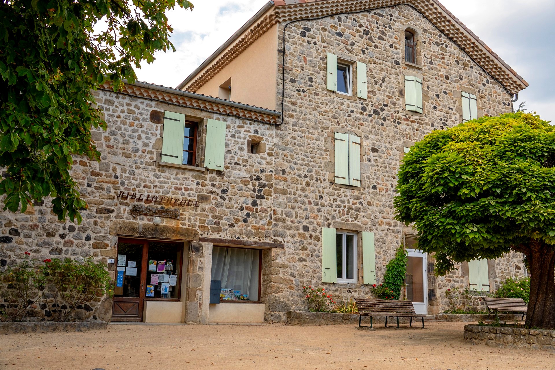 Jaujac - Bibliothèque Emilie Perre