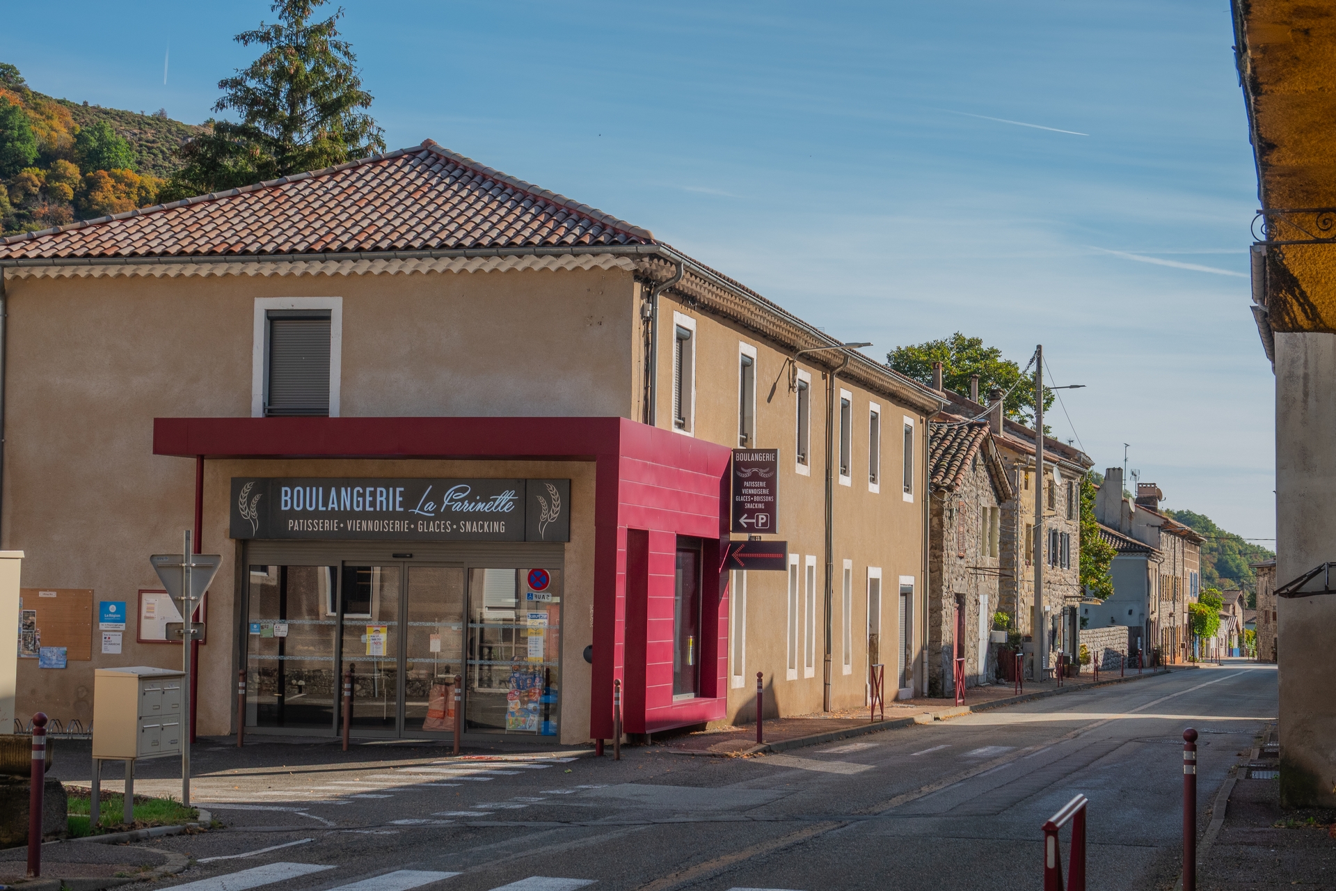 Mayres - boulangerie la farniette ©sourcesetvolcans