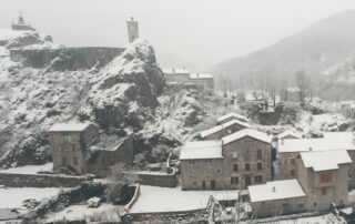 Burzet - Le Village en hiver-zoom statue de la vierge ©S.BUGNON
