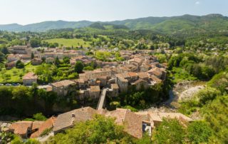 Jaujac - Le village vu du Chastelas ©S.BUGNON